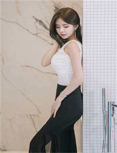 特别的她